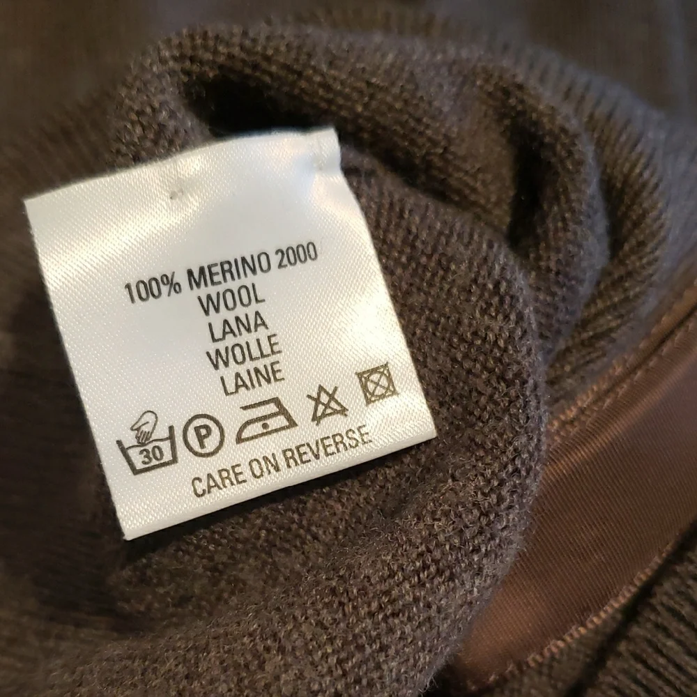 Burberry Vintage Women's 100% Merino Wool Cardigan Sweater with Gold Buttons - Picture 5 of 14